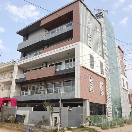 Vaabi Saabi Hotel Gurgaon Luaran gambar